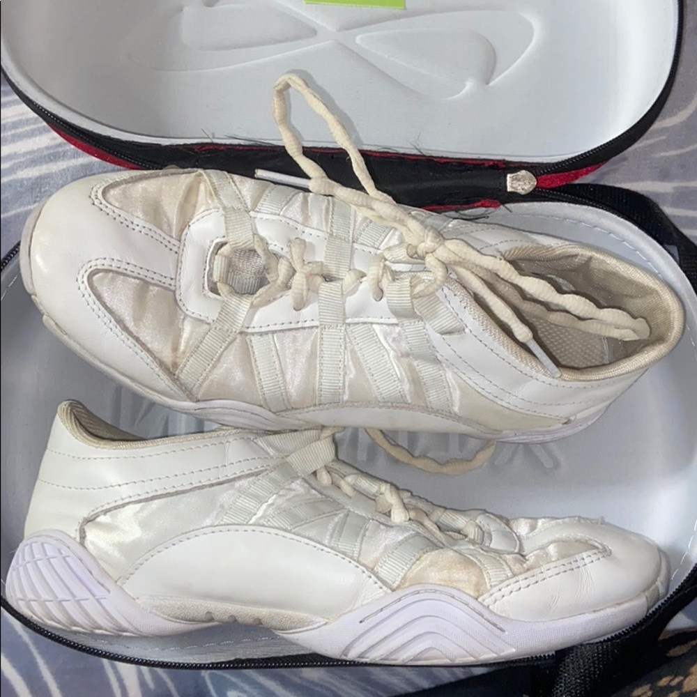 nfinity cheer shoes (sideline)